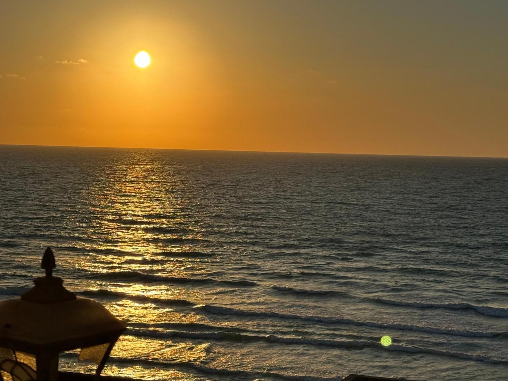 شقه بغرفتي نوم فيو بحر كامل إسكندرية *